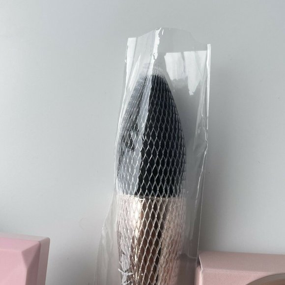 Hanalei Beauty Matte Bronzer, REAL HER BRUSH, & YC COLLECTION BLUSH BUNDLE - Picture 3 of 8